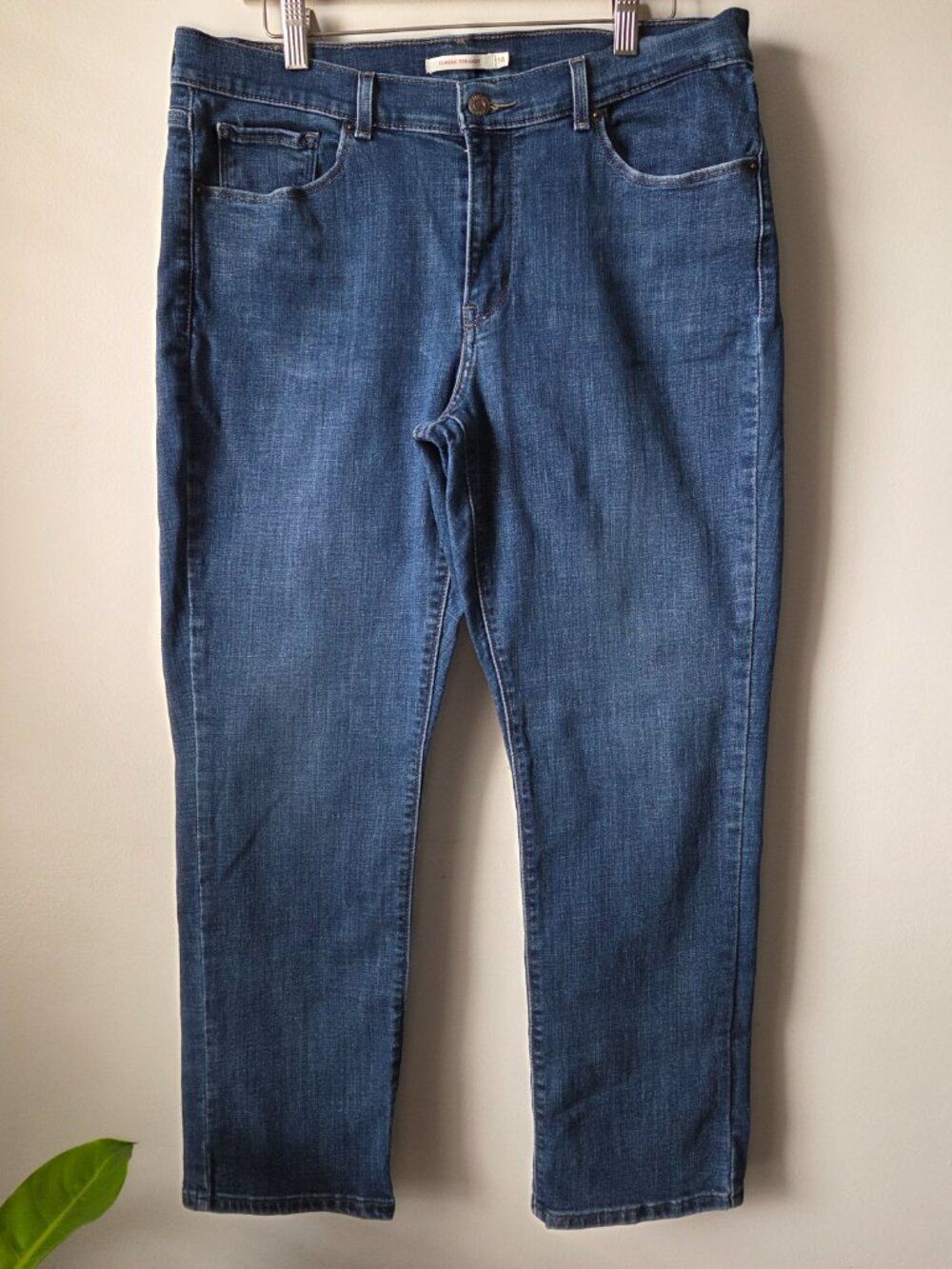 EUC LEVI'S STRAUSS CLASSIC STRAIGHT JEAN 14 SHORT